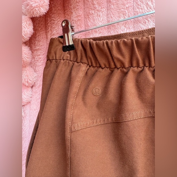 Lululemon Light Utilitech Cargo Pocket HR Pant•Roasted Brown•Sz 10/ 32”•LIKE NEW - Picture 9 of 16